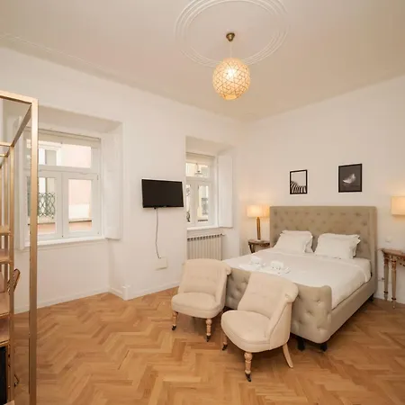 Four Horizons By Hosty