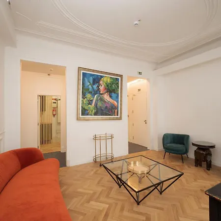 Four Horizons By Hosty リスボン