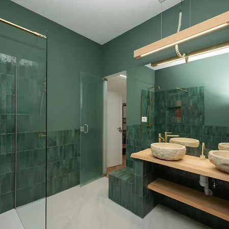 Four Horizons By Hosty 3*