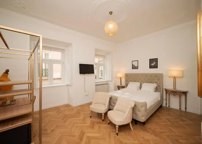 Four Horizons By Hosty