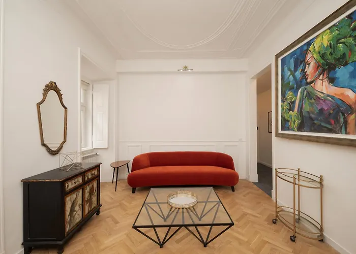 Four Horizons By Hosty リスボン