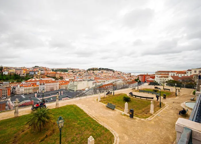 Four Horizons By Hosty リスボン