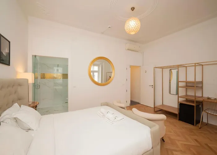 Four Horizons By Hosty リスボン